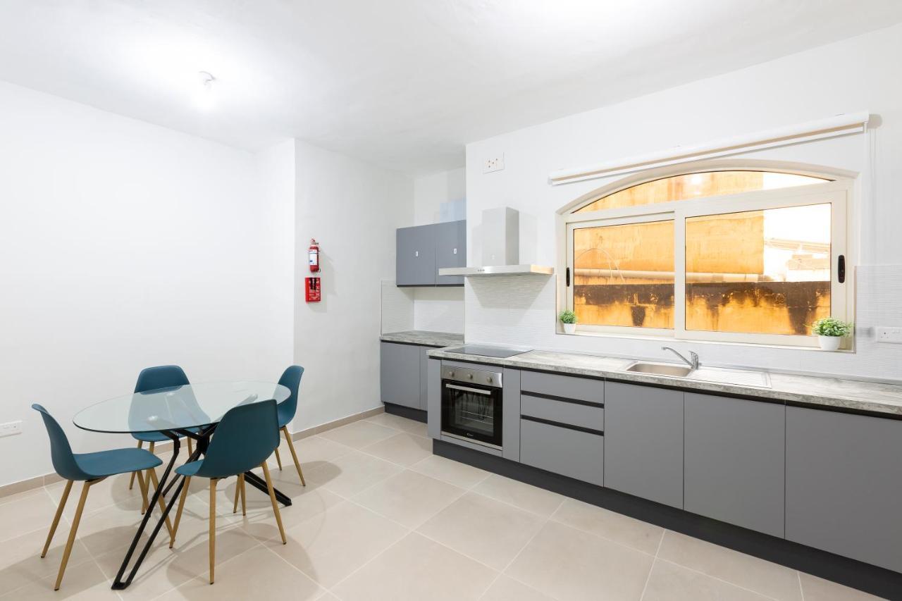 Just Minutes From The By Jl * Sliema